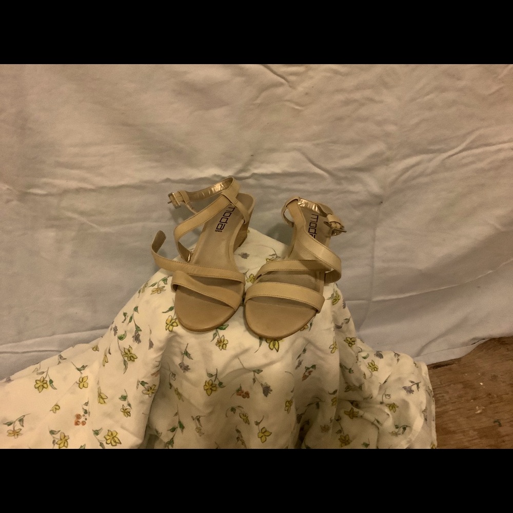 Mode spade tan wedges